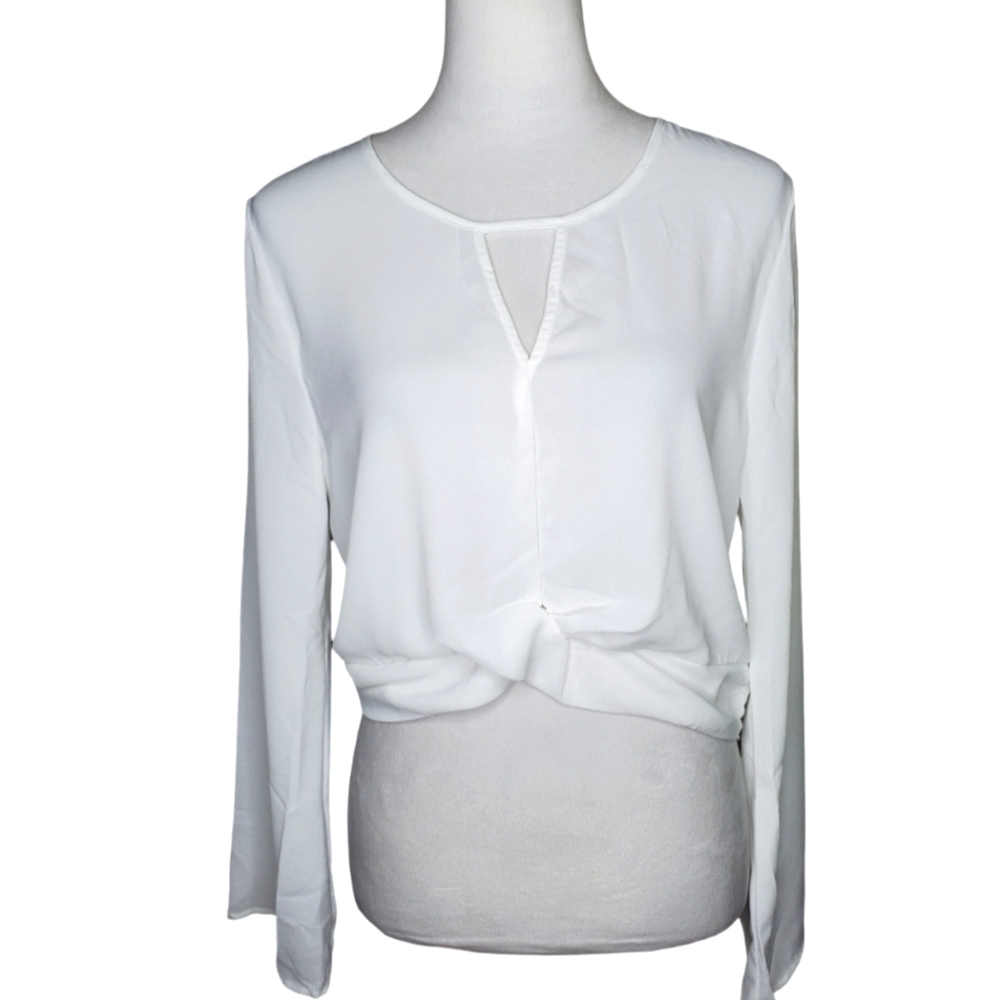 🦋Ambiance With A Twist Keyhole Flare Sleeve Crop Top